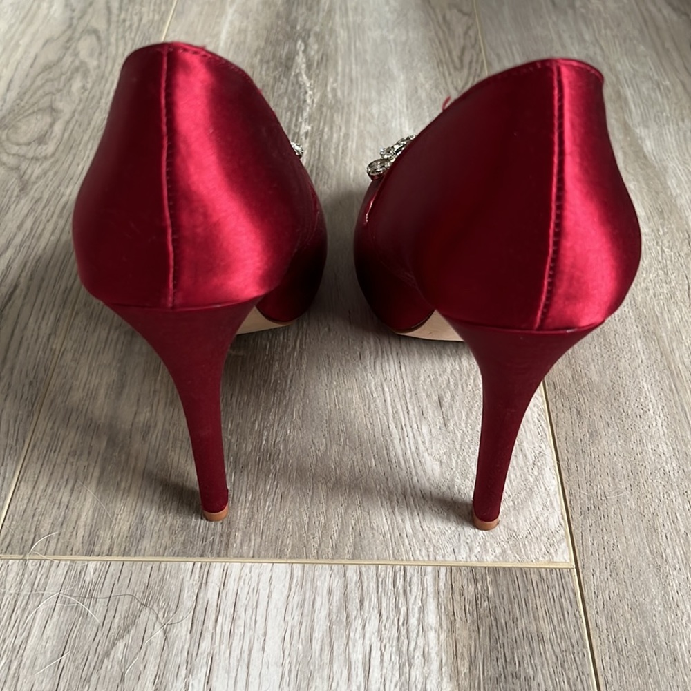 Badgley Mischka Goodie Red Satin Heels Size 6.5 - Picture 2 of 6
